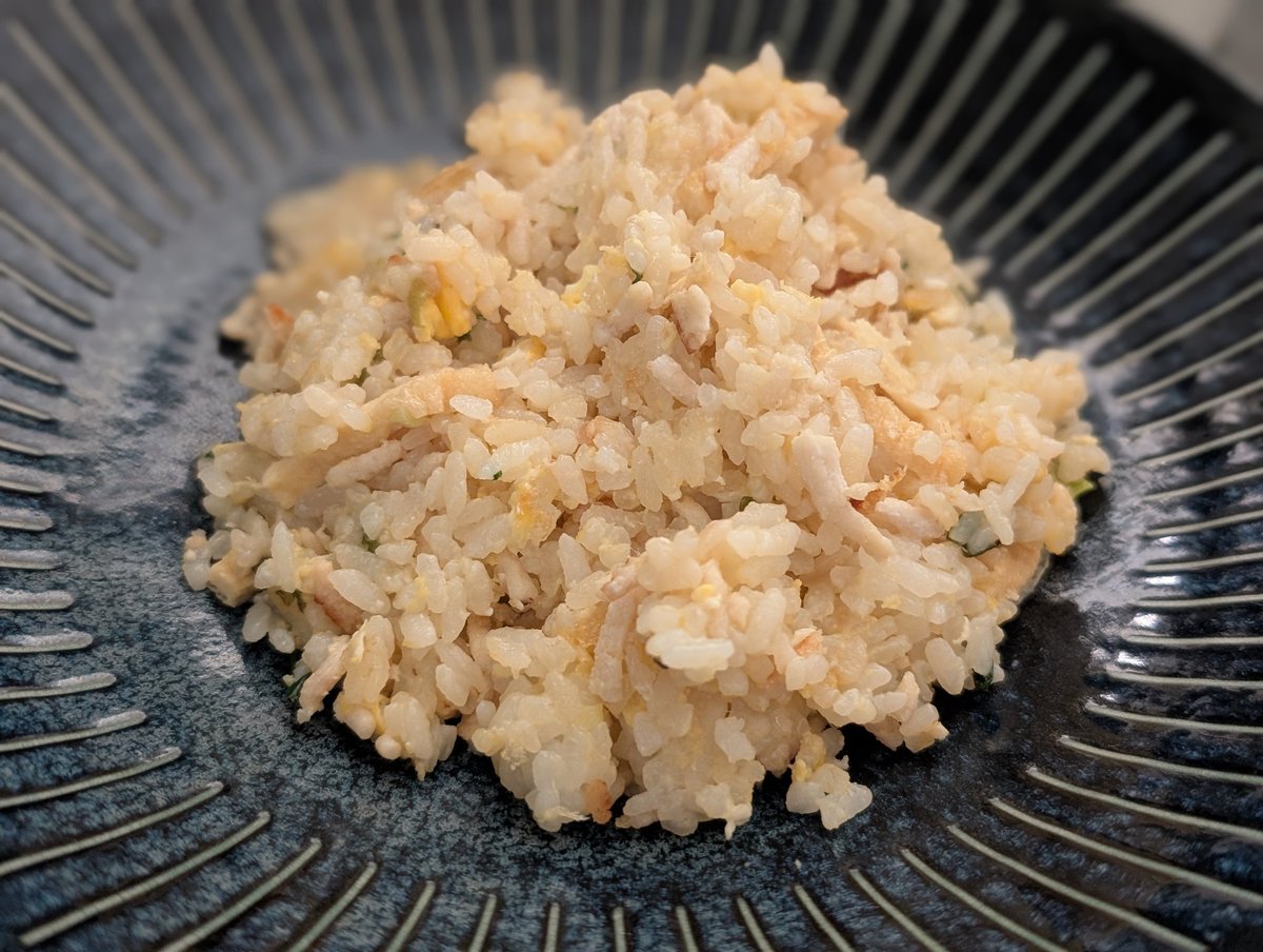 infinity_d's tweet photo. 今朝はお腹空いたと上の子に起こされていつもの和風焼飯を錬成。
見た目が地味だけど味は美味しいよ〜 https://t.co/41Eo8T4nBP