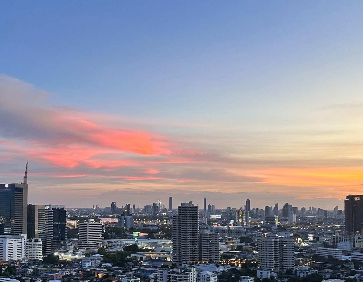 minimatter's tweet photo. ฟ้าวันนี้สวยมาก :) https://t.co/lDtKdzrb07