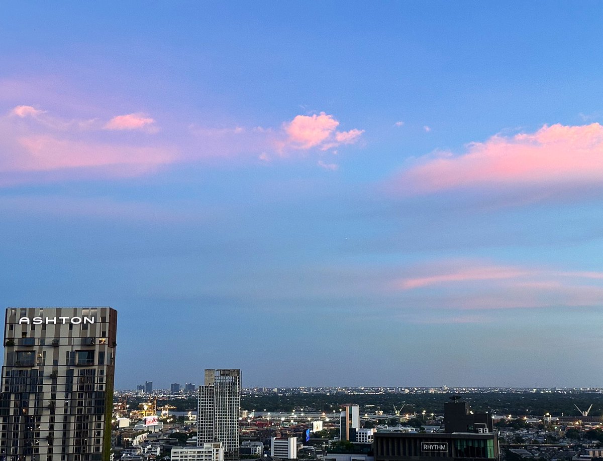 minimatter's tweet photo. ฟ้าวันนี้สวยมาก :) https://t.co/lDtKdzrb07