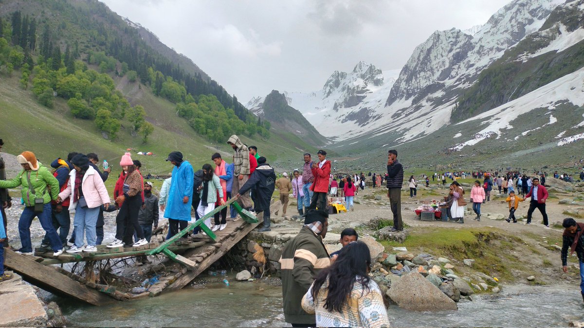 unknown_india's tweet photo. The condition of small bridges at Thajiwas Glacier is in very bad condition. @narendramodi
@OmarAbdullah @gssjodhpur Need your attention in this matter.
Since thousands of tourists visit this place.#sonamarg https://t.co/5byBCxhZJu