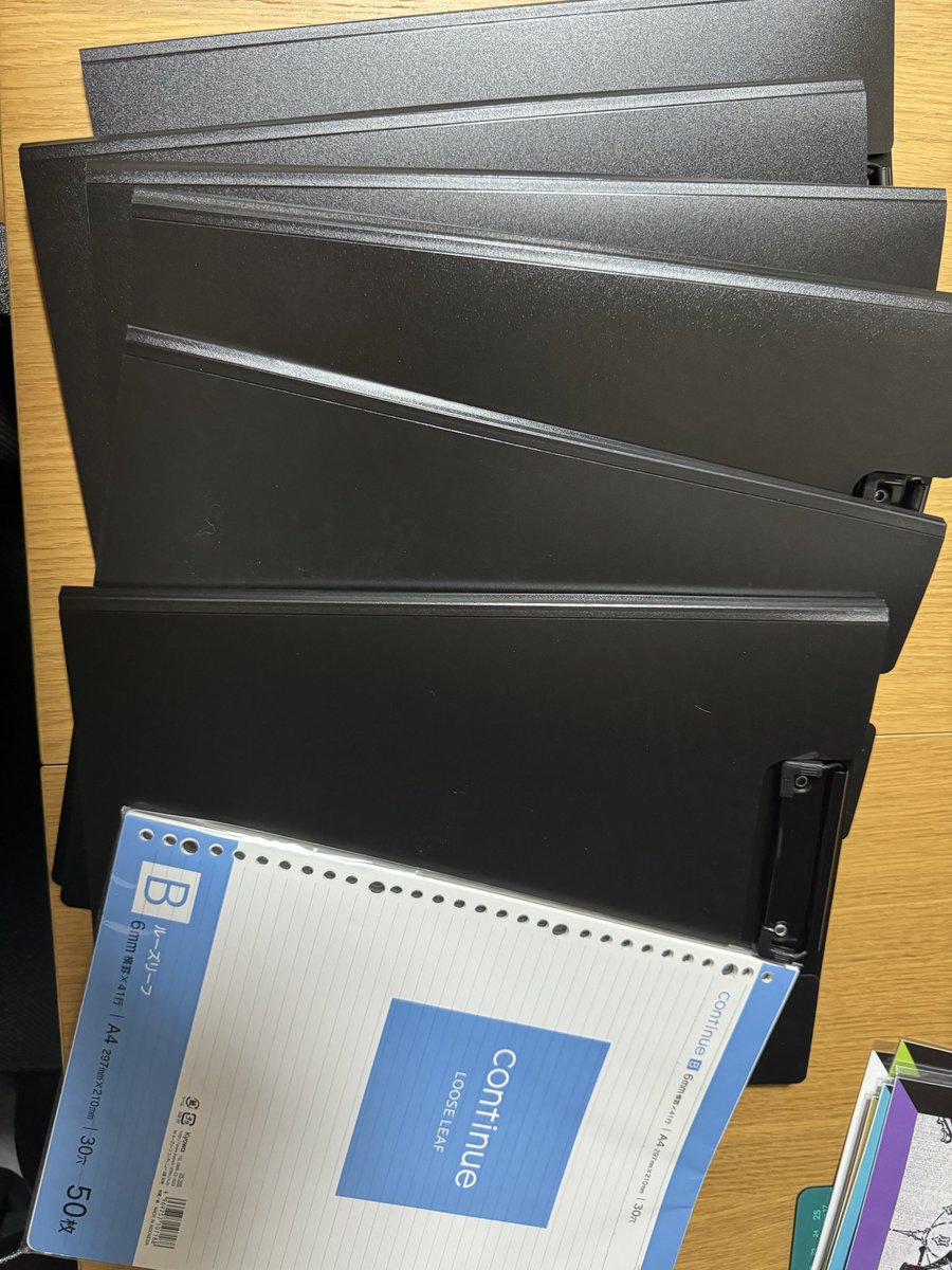 GOTOharo's tweet photo. 作品が良かったせいか家でマダミスやったのが楽し過ぎて1日経っても脳が焼かれてる

取り敢えずメモ用のバインダー用意したり
ボードゲームやってる時は、まぁ、動かないから良いやと思ってた部屋の掃除してスペースと動きの動線を考えたりとまたやりたいなーと思ってます
一緒やれる人いたらいいな🥺 https://t.co/EwHoxw9KB5