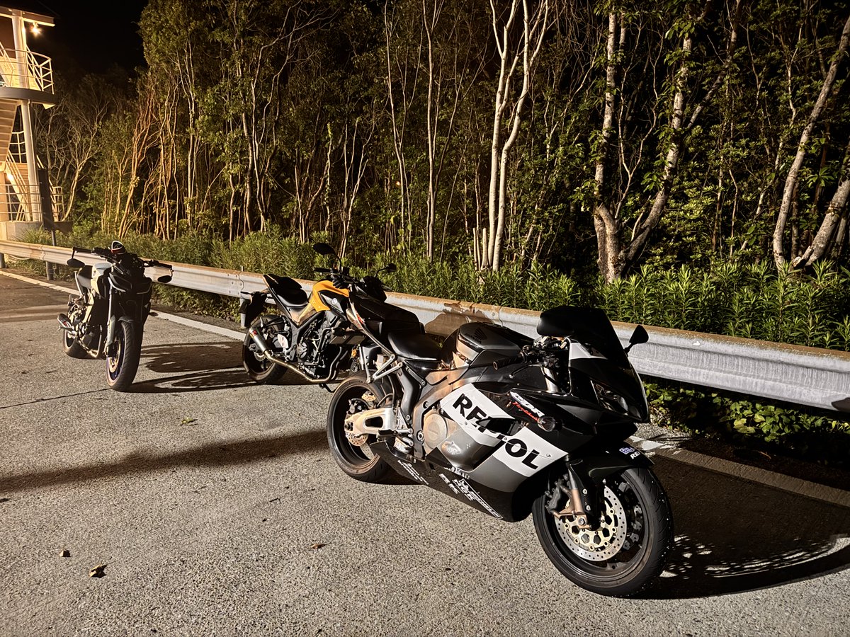 Whitemilk1020's tweet photo. 弾丸香川ツーリングお疲れ様でした！
mtで初の高速県外でとても楽しかったでした！
カウルの素晴らしさを知りました https://t.co/mz6ZKYhIGL