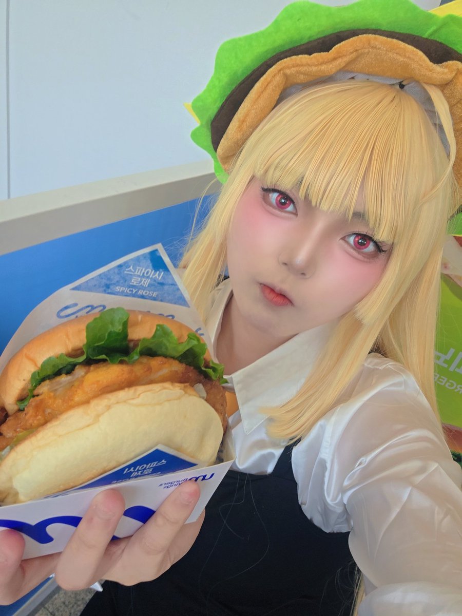 kine_cos's tweet photo. #플엑후기 #일페후기
금 - 🍔징버거 기본의상 (w.부가들)
토 - 💙아오쿠모 린 신의상
일 - 🌙루나미 야치요 (w.카구야, 이로하)

정말 너무너무 재미있는 행사였습니다!!! 3일 연속 행사는 처음이였는데 진짜 너무 힘들더라구요ㅠㅠ 근데 재미있어서 다음에 또 할것 같아ㅋㅋㅋ 저랑 같이 버츄얼 많이많이 해주세요~~!!!

혹시 투샷이나 사진 찍으신게 있으시면 디엠이나 밑에 메일로 전달해주세요!!
choy9578@naver.com
