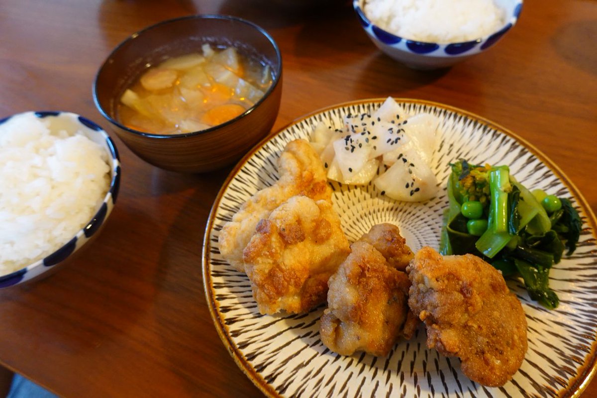 Rider_Hide's tweet photo. 今日は妻とお外で夕食を食べるべく「コーヒー・ハウス　はからずも」へ。美味しい鶏の唐揚げなどでお腹が一杯になりました。
例によって、忘れず写真展の宣伝もさせていただきました(^^;
#はからずも #夕食 #写真展 https://t.co/6HjrvKM4F7