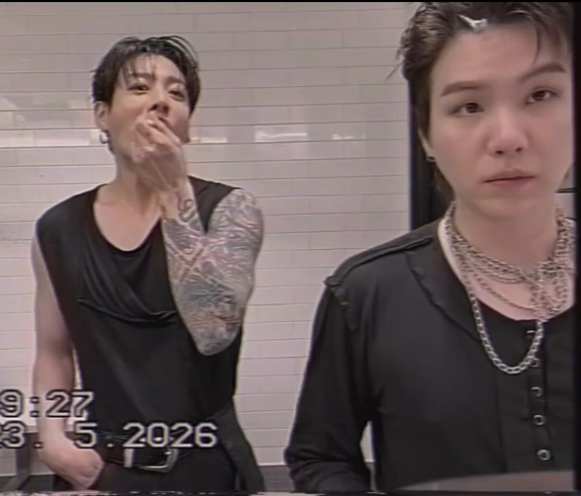 agust_dreams's tweet photo. When I finally thought we were gonna get sleeveless Yoongi content cause everyone else was sleeveless but then my man pulls up in a covered full sleeved shirt 😭😭 https://t.co/IyBc1m64P1