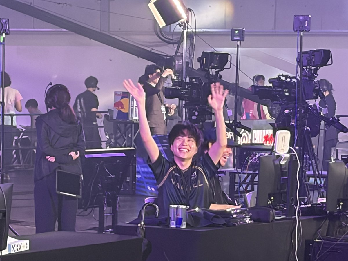 kyoooka1111's tweet photo. 決勝アツかったけど終電間に合わんから帰ってきた😞現地で見る試合すごかった！！！！！ https://t.co/gJE4j9ySj3