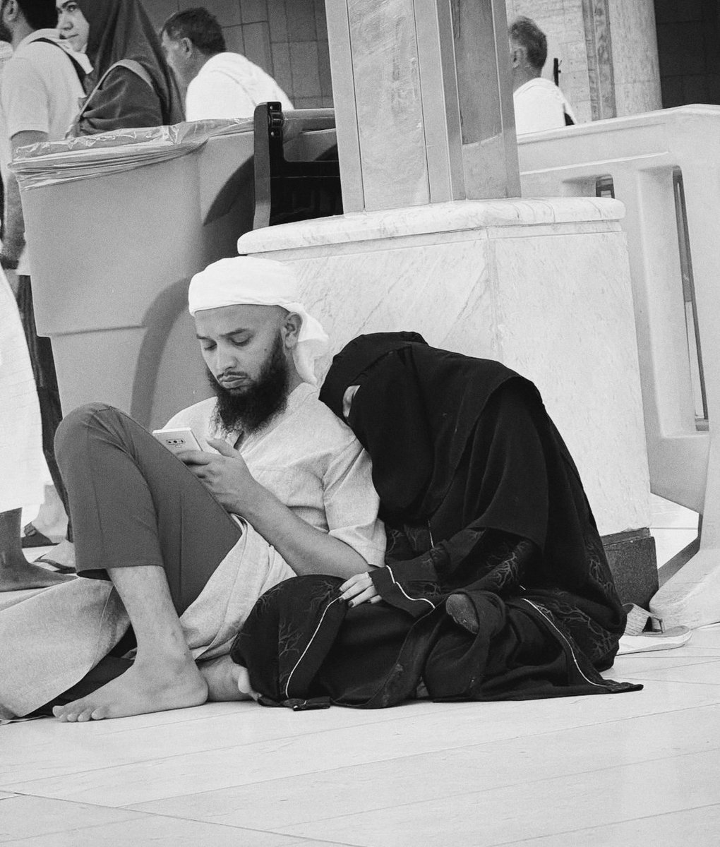 fakeeri_'s tweet photo. Choose the one who reminds you of Allah, not the one who makes you forget Him. https://t.co/r7YwGHMC3h