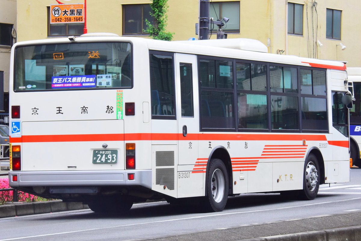 SNOOPY1T0K4's tweet photo. 2026/5/24(日)@京王府中駅
(京王の電車・バス開業100周年記念「京王帝都」復刻塗装)
B31301 : [武73] : 武蔵小金井駅南口
B31307 : 回送
#京王バス #三菱ふそう #MP37 #復刻塗装 #旧塗装 https://t.co/Vxt77GAKnk