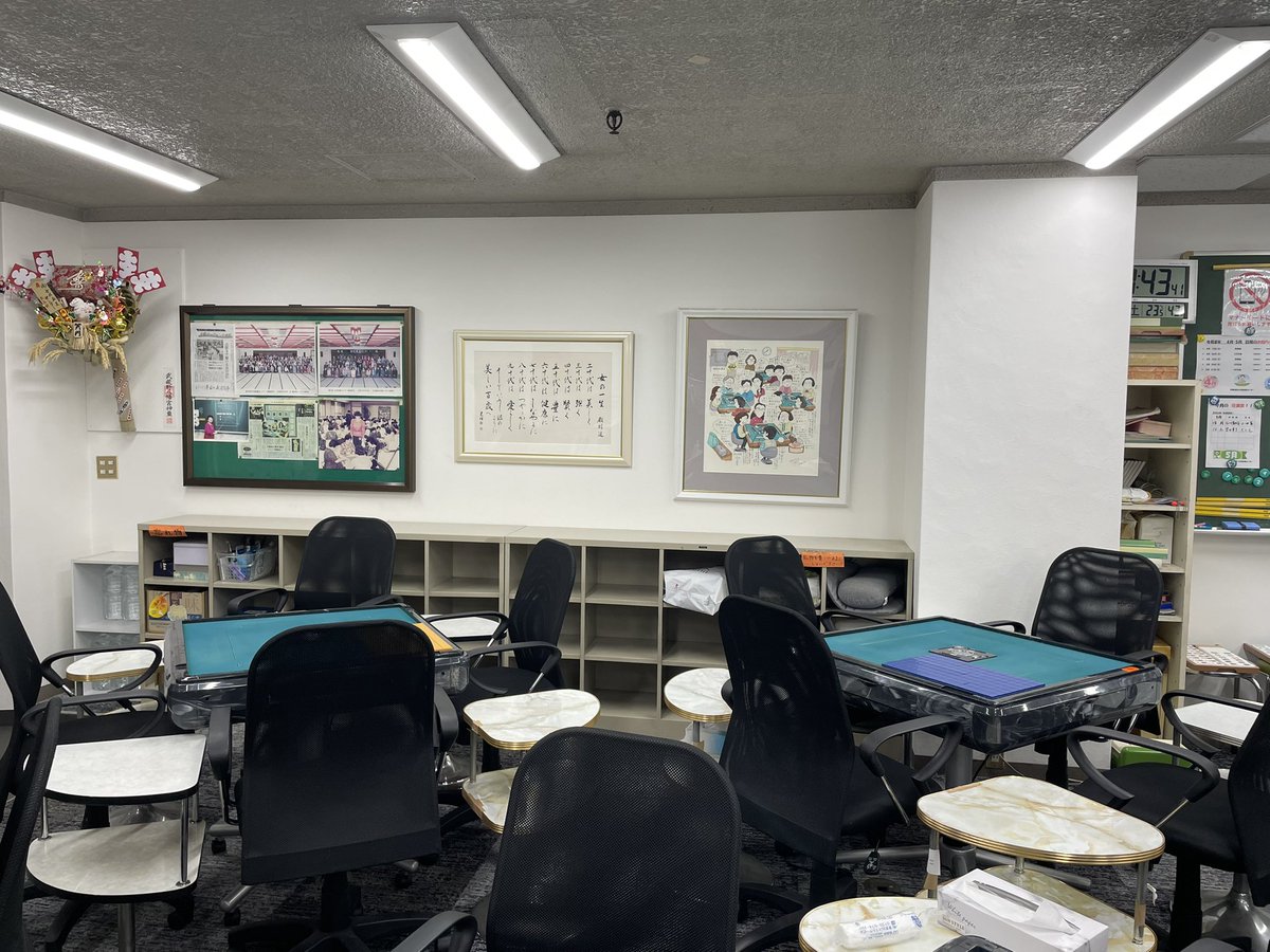 kichijomahjong's tweet photo. 吉祥寺麻雀教室リニューアルしました！！床も壁紙も綺麗になってます！
※セット予約���体験教室随時受け付けております🀄️
お問い合わせはDMか写真の電話番号まで⭐︎ https://t.co/RPj7mp6vko