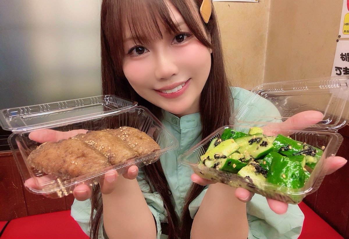 sennohanachika's tweet photo. 6/5-6/7に名古屋久屋広場で開催される手羽先サミットに出店される鳥新さんで食レポ配信してきたよ‼️
口コミがめちゃよくて気になってたお店さんなんだけど肉厚でめーっっちゃ美味しかった✨🥹💪
手羽先サミットではこの手羽先3つときゅうりで500円なんだって！👀お得すぎるぅぅぅ！是非行ってみてね✊ https://t.co/rnZHd7DZ8f