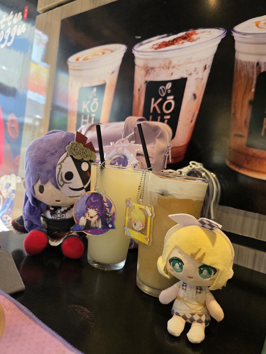 randszz's tweet photo. We did oshikatsu while at the event! https://t.co/2dCEd3Fb3b