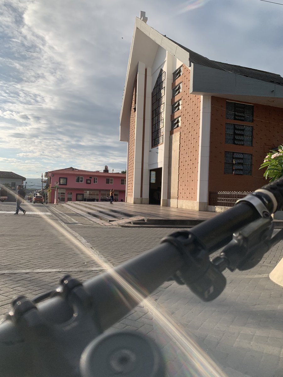 RhinoMontilla's tweet photo. #Puebliando #Ando en #Bici #Roldanillo https://t.co/jbaz7eYt86