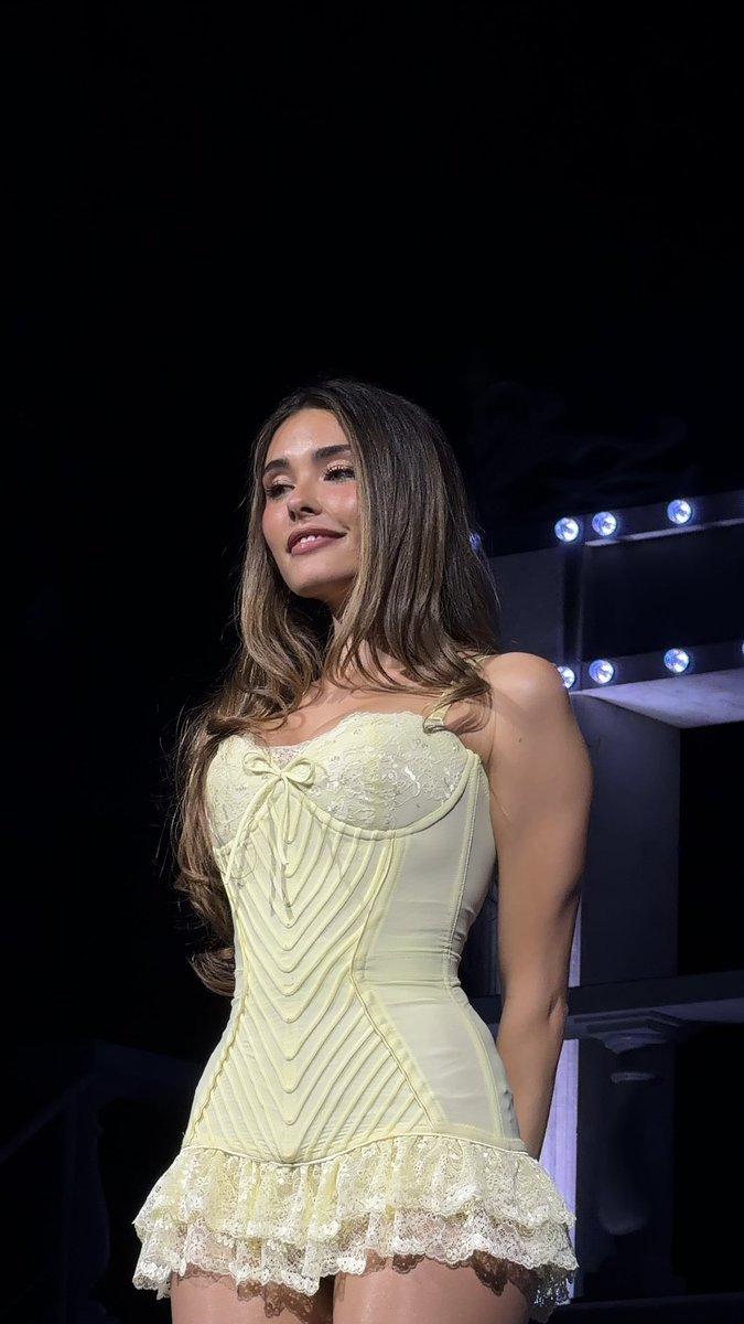 laura 𑣿 tweet media