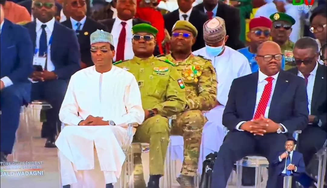 Nahina_H's tweet photo. La délégation du #Niger a assisté à l'investiture du nouveau président béninois. 
Nous espérons un apaisement des relations bilatérales pour le bien de nos deux pays 🤝 https://t.co/lybo8buKf1