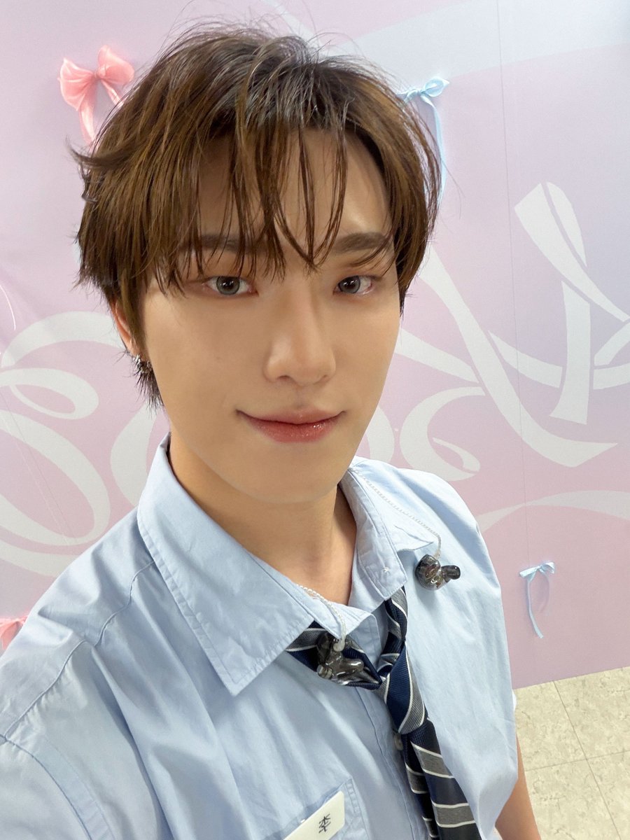 vi tweet media