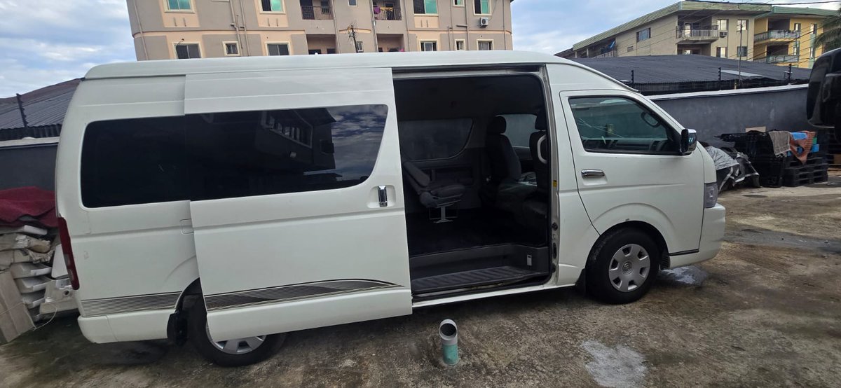 Obinnaibe15's tweet photo. Foreign used Toyota hiace and Coaster buses available for sale. Location is lagos https://t.co/2Qsl5aQjRM