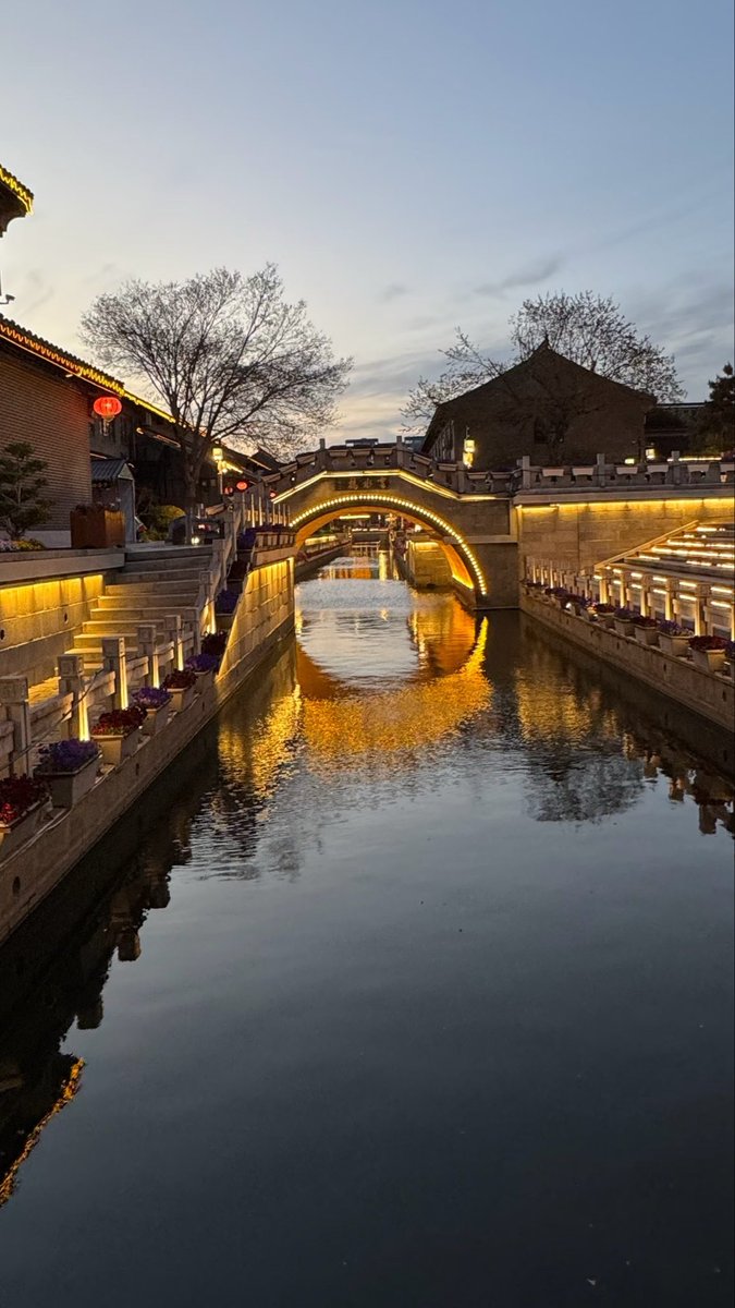 meikagallery's tweet photo. The evening settled gently along the riverside,
while the lights shimmered softly across the water.

#Evening #Riverside #NightReflection #CityLights #PeacefulLife #Photography #NightMood https://t.co/EyyXtwoCoc
