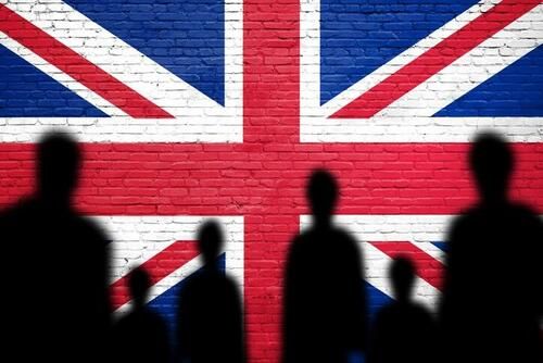 1aeroart's tweet photo. UK net migration decline masks true demographic replacement. British exodus accelerates. This dynamic implies potential shifts in policy rates. 🌍 https://t.co/4EWQyxHyFw