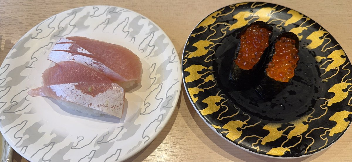 asamingosu's tweet photo. 新潟から帰宅しました！！
バスセンターのカレーはレトルトを購入して、お寿司を食べて来ました♪
しあわせー https://t.co/uUQL2L1pyx