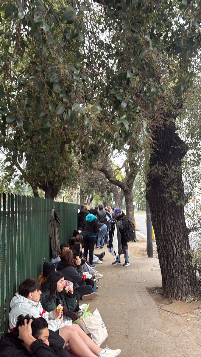 sol🐍 ENCERRADA EN EL PLACARD EN VELEZ 24 Y 31 tweet media