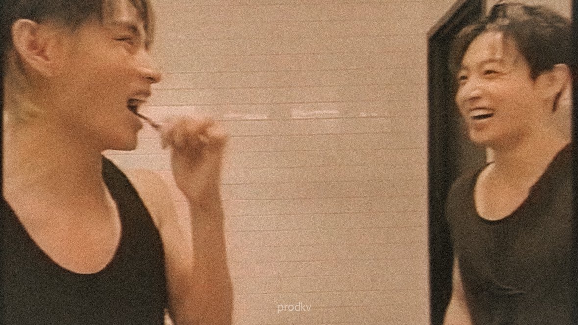 _prodkv's tweet photo. taekook via jungkook’s vlog. 🪥 https://t.co/w9kFibQRJr