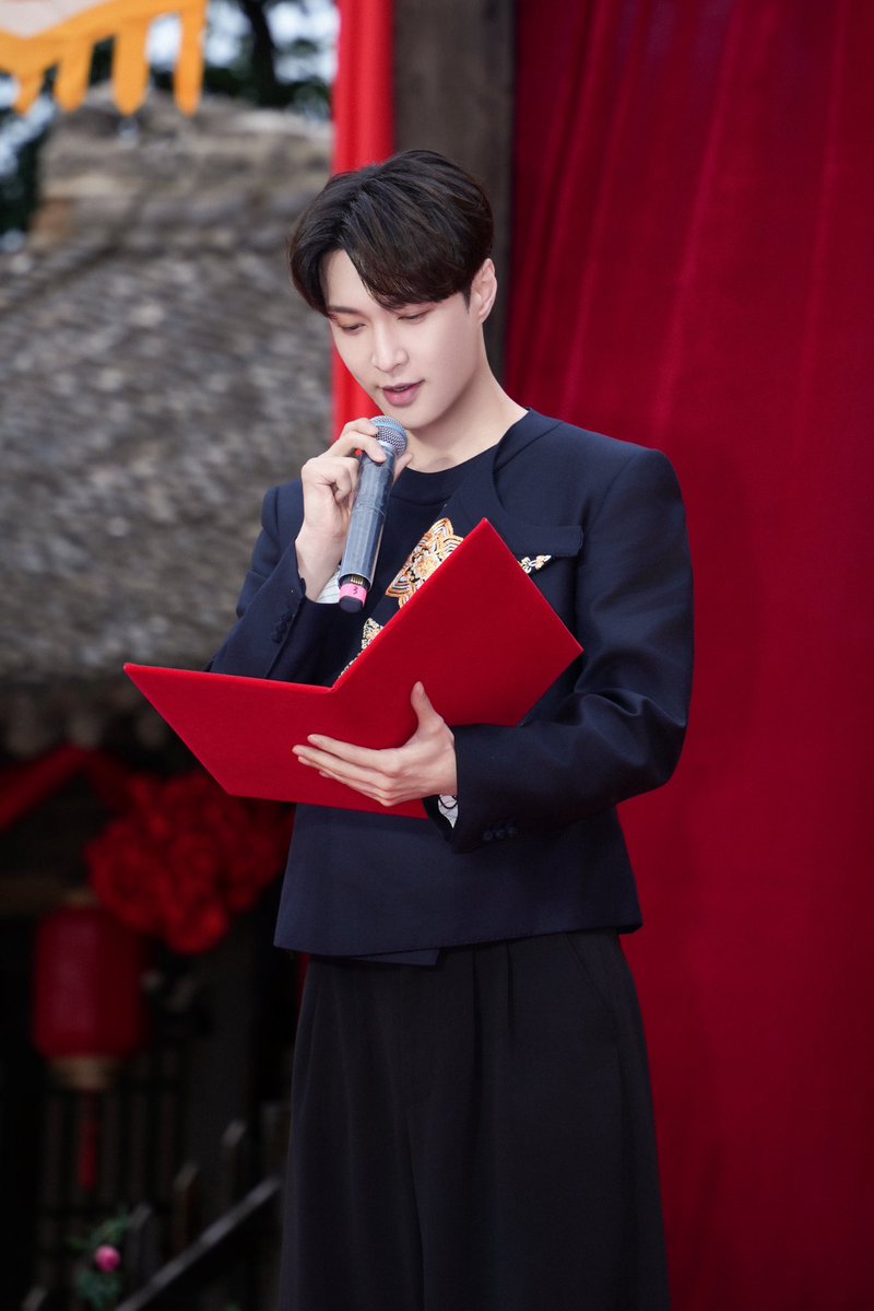 Lay Zhang Studio tweet media