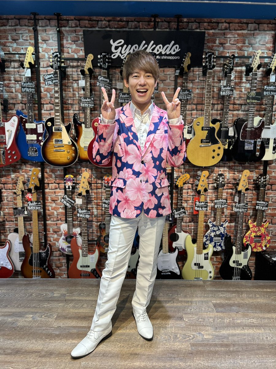 gyokkodo's tweet photo. 【イベント報告】
4/23
松阪ゆうき『 「桜の花の木の下で」発売記念歌唱キャンペーン』が 玉光堂新さっぽろ店(北海道)にて開催されました！

松阪ゆうきさま。ありがとうございました！
イベントは大盛況！！
戸子台ふみやさんも観にきてくださいました☆

#玉光堂新さっぽろ店
#玉光堂 https://t.co/KVnJdHnEfN