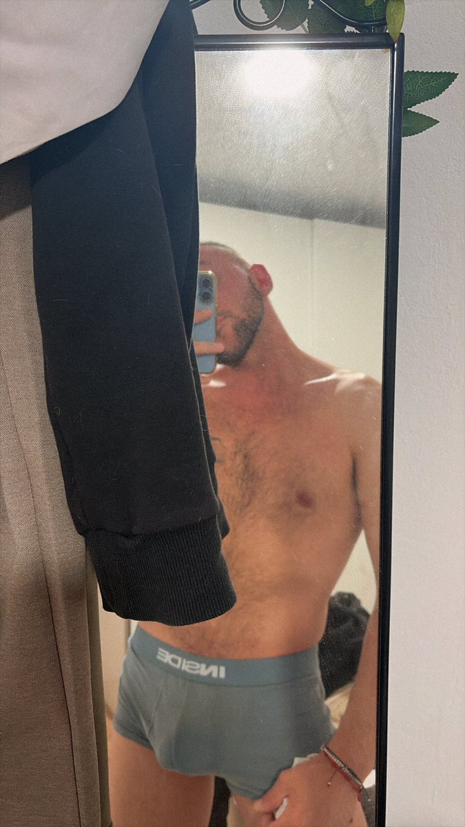 Caaarlosgf's tweet photo. De su veneno 🩹

#gay #gayhot https://t.co/X1tPZ9zMXf