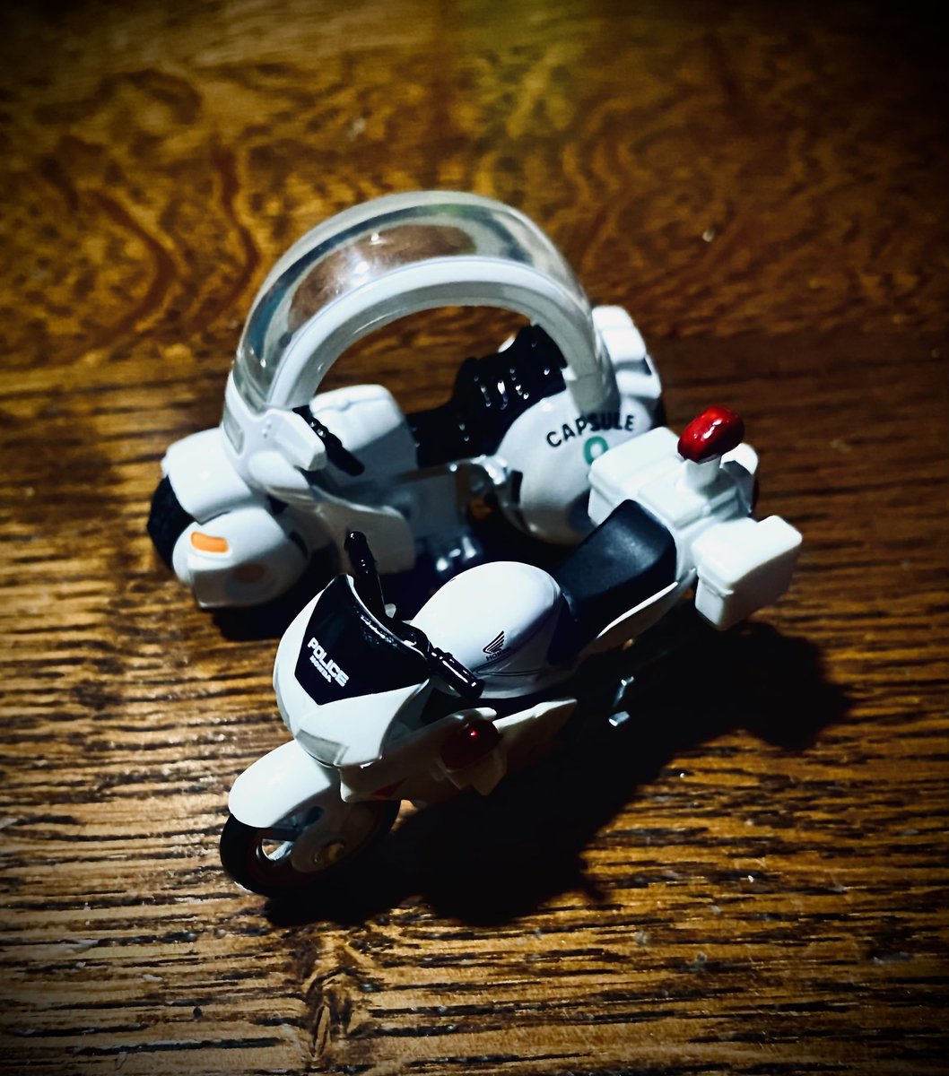 ocomett's tweet photo. 気付いたらこういうちっこい物をつい買ってしまっているのですが、その度に小さい物の中にちゃんと細部が詰め込まれた物が大好きなんだなと思うのです。 https://t.co/e5bkFjo1QN