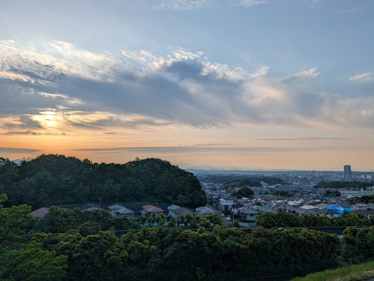 _MURAKYU_'s tweet photo. 先週のログを今更ながらUP🫠
2ヶ月ぶりの移動運用は昨年1月以来の大塚山を訪れましたが、🦟❗️🐝‼️🐍⁉️というexcitingな環境での運用となりました😇
市民ラジオからは長野・山口・福岡など、各局の声が聞こえるも届かず……修行が必要ですね😤
次はどこで運用しようかな🤔
交信ありがとうございました！ https://t.co/rIDlbz6ecV