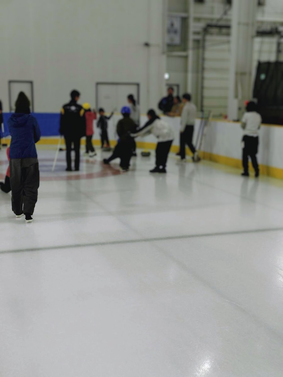 kyotocurling's tweet photo. 🥌カーリング教室��タート！

初開催の昨日は「デリバリーフォームの安定」を主なテーマに実施しました✨

次回は5/30(土)に開催！

今後も定期開催していきます。京都で新しい事を始めてみませんか？初心者大歓迎です🙌

📍木下アカデミー京都アイスアリーナ
#カーリング #京都 #宇治 #関西 https://t.co/irWtsIQKig