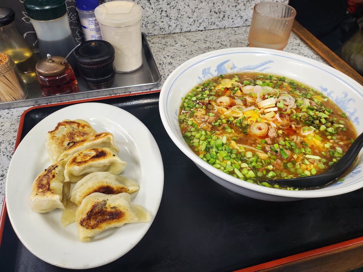 purehiga's tweet photo. 今日は東久留米の老舗町中華の大連で酸辣湯麺と餃子を食べました！
ご馳走さまでした😆 https://t.co/HzhetedIXd