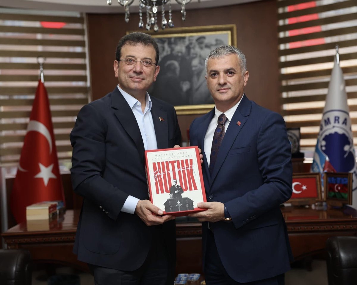 mustafabiyik61's tweet photo. Partimizin yaşadığı sürece dair…

Sayın Özgür Özel ve Sayın Ekrem İmamoğlu, yürüdüğümüz yolun öncüsüdür. Biz bu insanlara yol arkadaşlığı yaparak partimizi iktidar yapmak için buradayız. Onların olmadığı yerde, işgalcilerle yol yürümek bize yakışmaz. Karar ve duruşumuz budur. https://t.co/BgwilTV55A