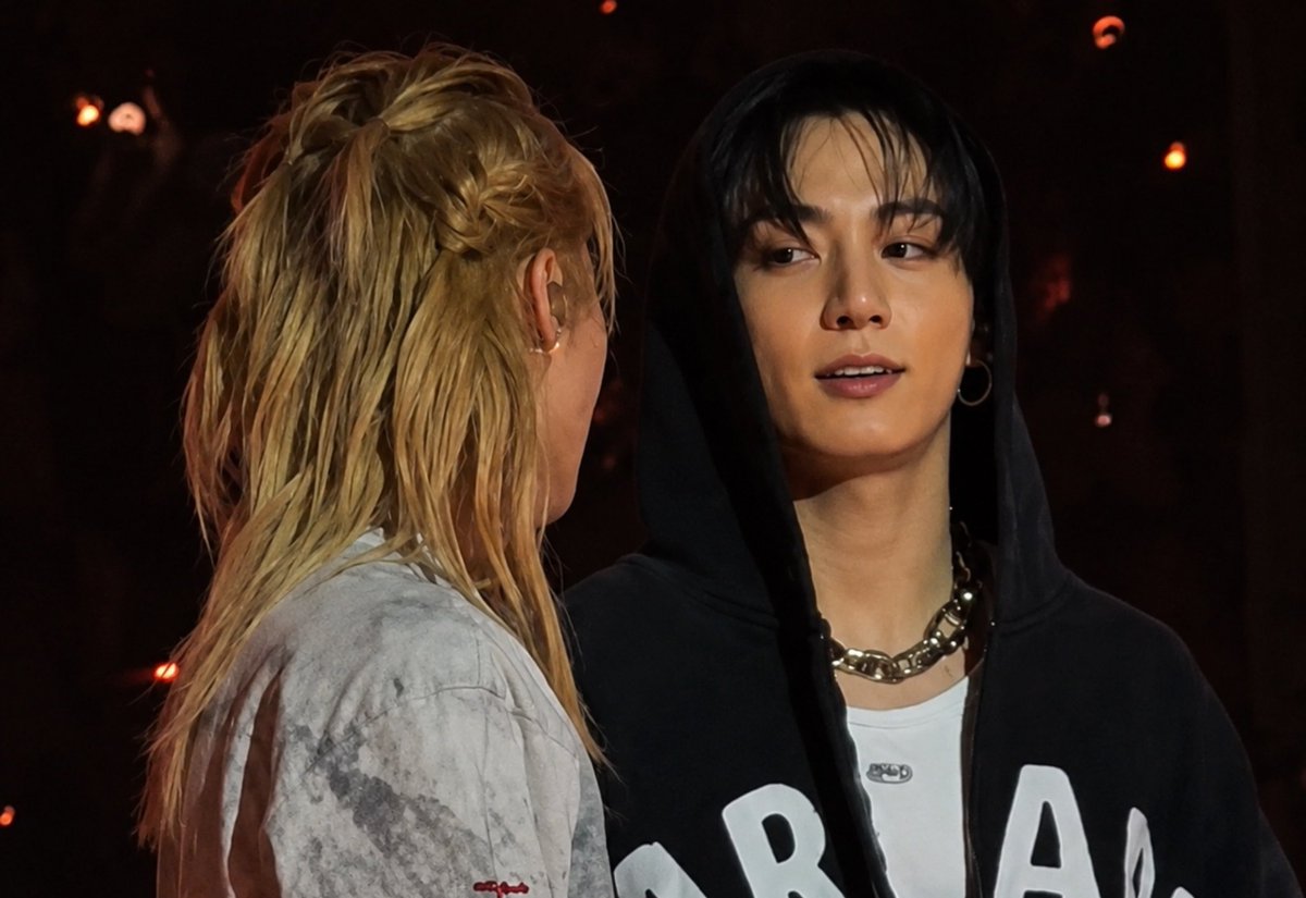 pjmkidrauhl's tweet photo. GUYS I SHOWED JIKOOK VIDEOS TO MY NON-ARMY FRIEND LAST NIGHT AND THE CLIPS FROM THE VEGAS CONCERT THIS MORNING AND SHE WAS SHOCKED TO SEE THEM SO OPENLY FLIRTING AND SHE WENT LIKE “OH MY GOODNESS IS THAT EVEN ALLOWED IN KOREA???” AND “CHRISSY THEY 100% FUCKING, NOBODY LOOKS AT YOU LIKE THAT AS A FRIEND WHAT THE FUCK” SJDJDSKSKSK GUYS I’M TELLING YOU EVERYBODY SEES IT 😭😭