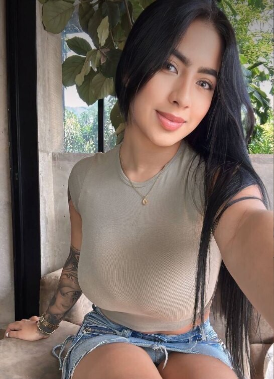 Bella Torres tweet media