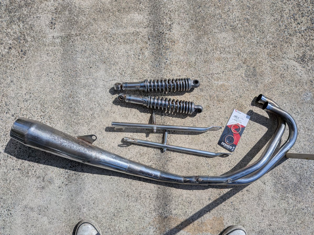 area_works's tweet photo. #CB250RSZ 公道復帰計画 その④

・メーター　清掃グリスアップ
・メッキパーツ　磨き
・エンジン表面　磨き
・借物タンクでエンジン始動

エンジンバフ掛けは厳しいな😆
とりあえず乗れる様になった😊 https://t.co/1jUsrdLHig