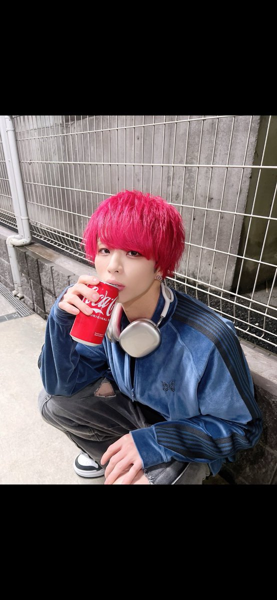 cho__rikun's tweet photo. 菅波とカラオケ歌���てた赤髪ピアス一致してる✨️2人とも付き合い続けてるからほぼ同時期に辞めたのかな❓😊 https://t.co/PYHPEKJmxz