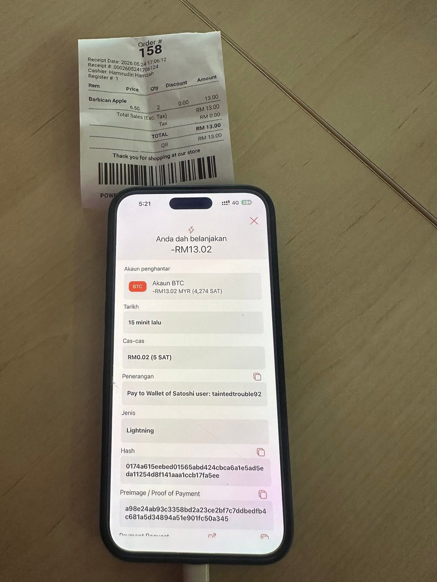 senangbit's tweet photo. Alhamdulillah, berjaya jadi antara orang pertama bayar untuk makan di Boston Chicken &amp; Burger menggunakan BTC melalui rangkaian kilat “lightning” dengan kos transaksi hampir sifar.**

Pemilik “joint” yang selama berminggu-minggu ni kami ingatkan misteri rupanya… 1/3 https://t.co/QlkzeHS9O5