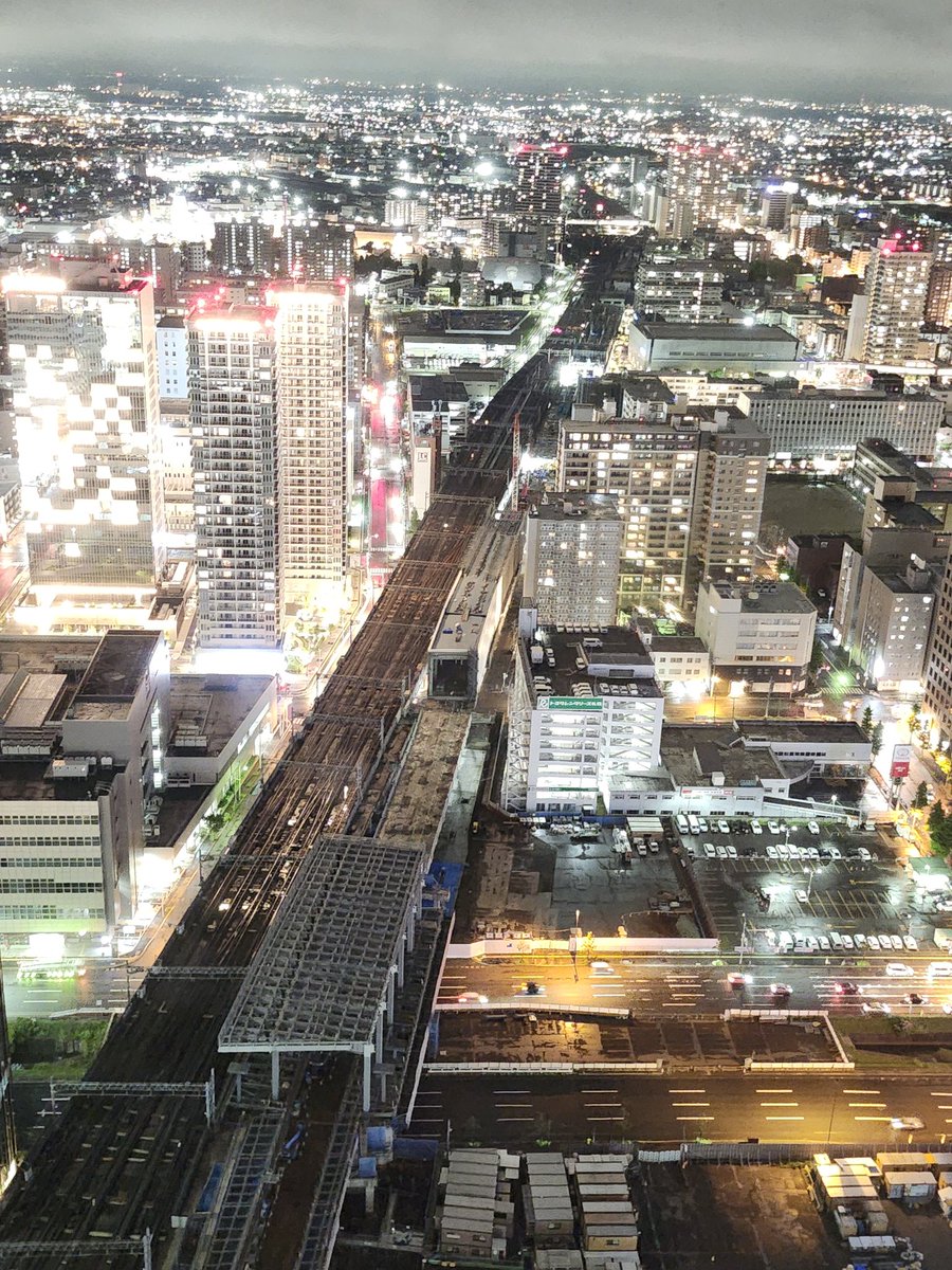 列車見ながら、ココア楽しんでる。 海絋:(^q^) #JRタワー展望室T38