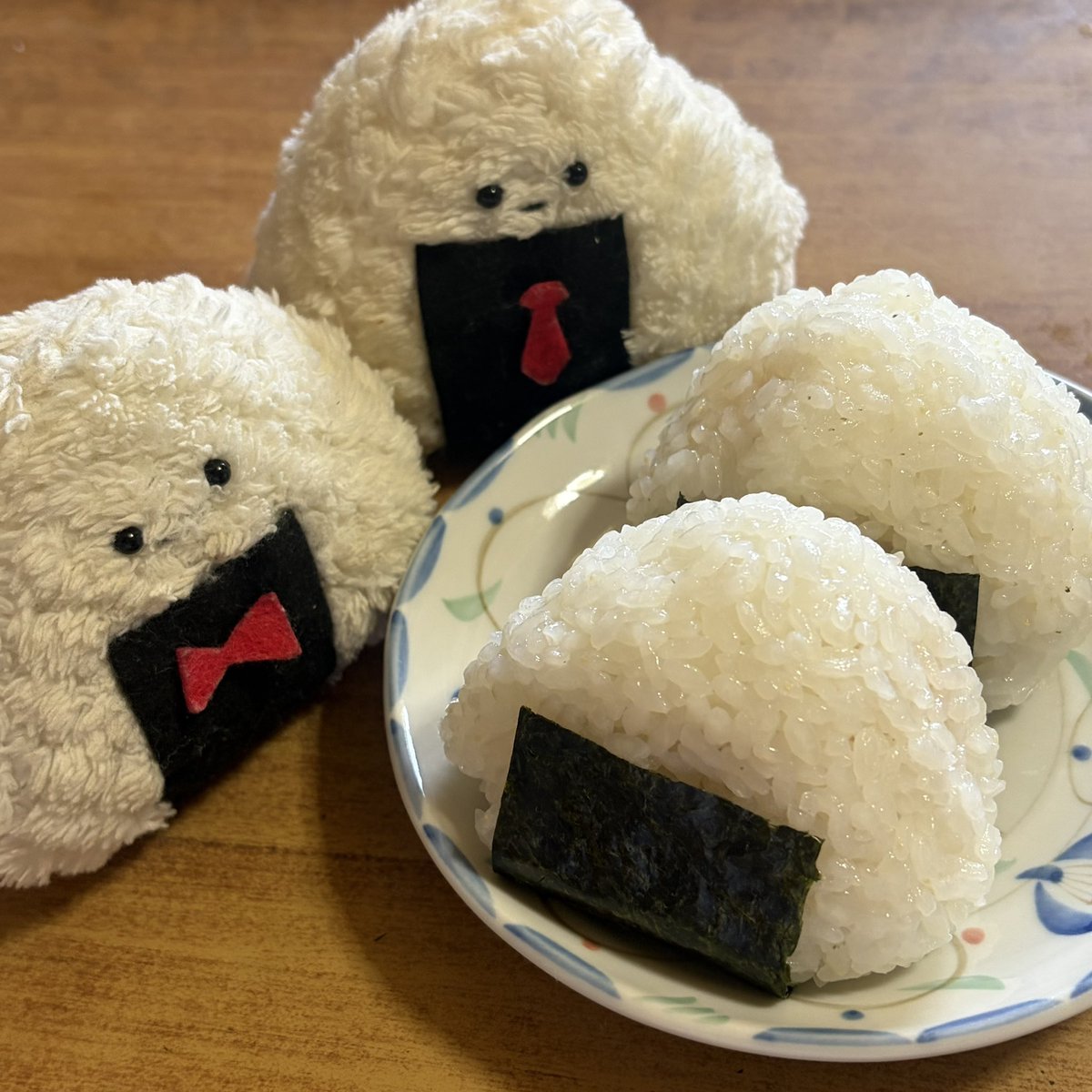 ひさびさのおにぎりだー😆 おにぎら、満面の笑み！ おにぎにも、いつも
