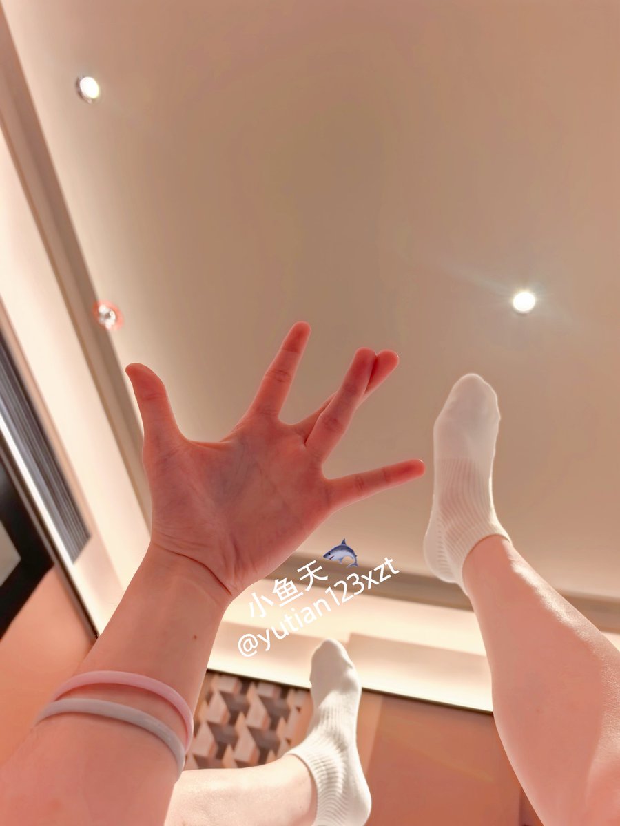yutian123xzt's tweet photo. 你看我的手可以这样摆哦～
是不是很厉害？！
为什么这样的手势我会想到挖矿😥 https://t.co/Z3AtOF4Hp7