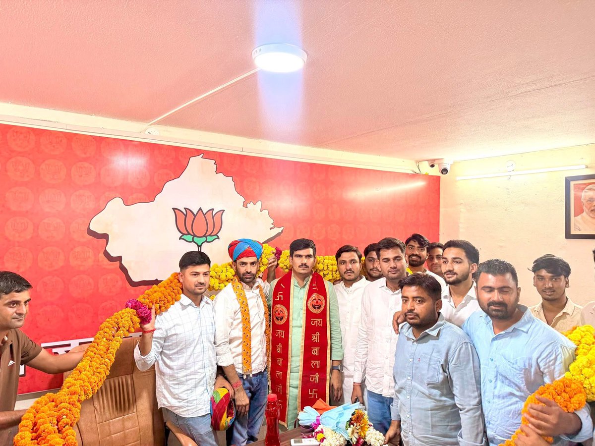 BJYMinRaj's tweet photo. आज भाजपा प्रदेश कार्यालय में भारतीय जनता युवा मोर्चा राजस्थान के प्रदेश अध्यक्ष श्री @ShankarGora से समस्त नवनियुक्त प्रदेश पदाधिकारियों की आत्मीय भेंट हुई। https://t.co/NwTc6mdNeV