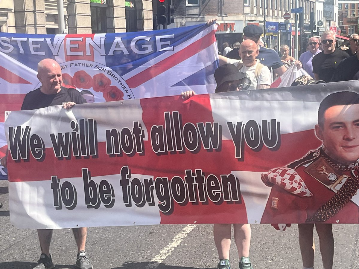 getcarter1112's tweet photo. Ultimate respect to all the people that turned up for the Lee Rigby memorial today in Woolwich 🏴󠁧󠁢󠁥󠁮󠁧󠁿🦁👏👏👏 https://t.co/TUxxHmaFSF