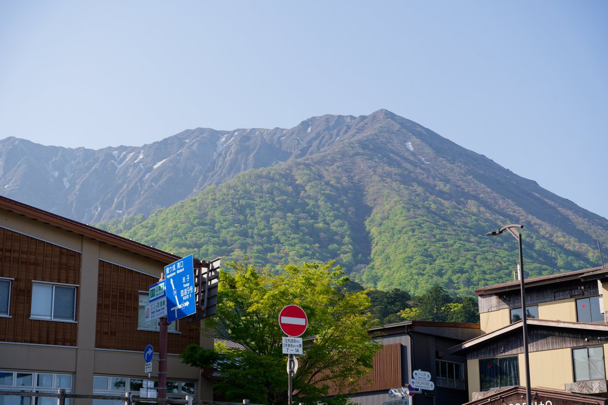 4thp4's tweet photo. GW西日本遠征① 伯耆大山
近くで見ると意外と険しい山容の郷土富士
少し霞んだ弓ヶ浜が印象的でした https://t.co/BtNRqdcoES