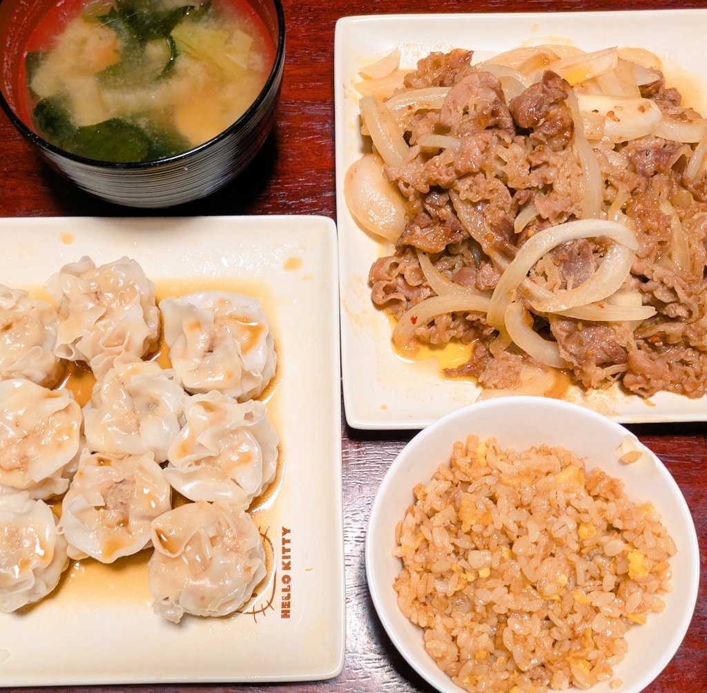 motherdinner's tweet photo. 5月24日(日)

焼肉
焼売
炒飯
味噌汁

#おうちごはん #晩ごはん #夕食 #dinner https://t.co/KWUlKlyyId