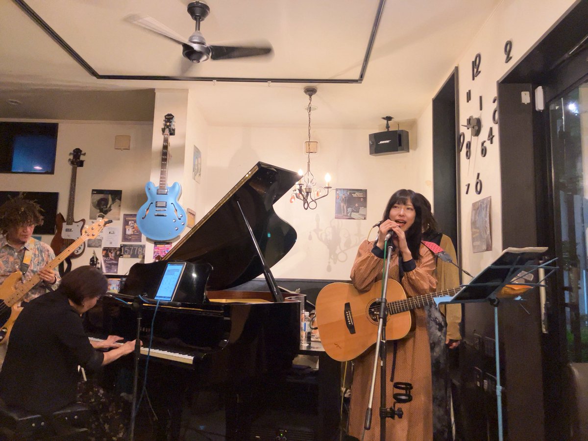 aotn0322's tweet photo. 2026.5.23（土）町田IVY

カノンwith多田沙織さん🎹🎹🎸🥁🎸@Moon69Jerryfish

この組み合わせでは2度目まして🌱それぞれのオリジナル曲のほかに「ハナミズキ」のカバーも🎶
神奈川県花の他に5月の花というのを初めて知りました🌺

大きな編成で明るいサウンドが広がっていました✨

#カノン
#多田沙織 https://t.co/jdqotlfQZ9