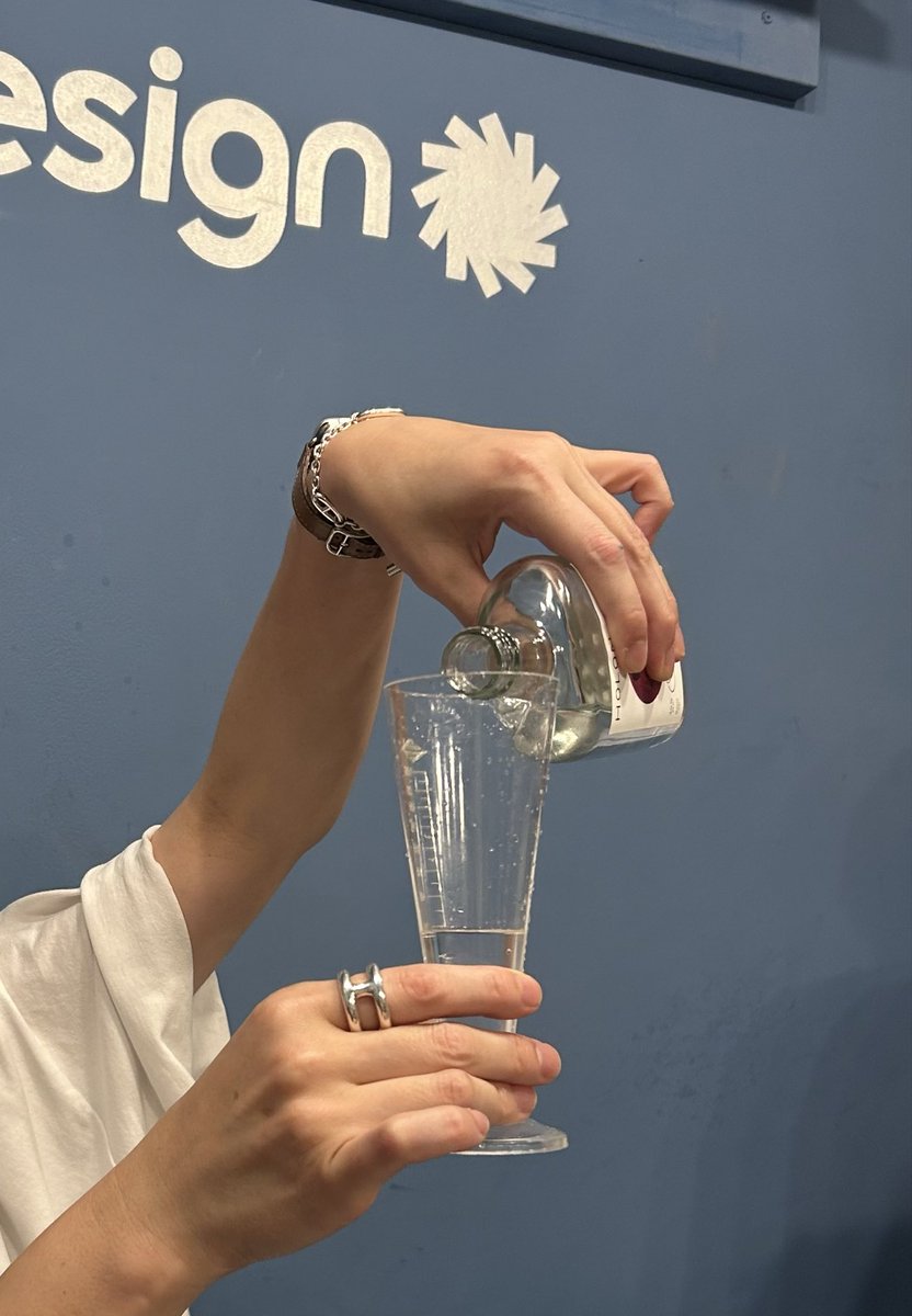 mofuko_423's tweet photo. 昨日は立ち呑みくるーずさんを取材（？）しに行きました！初めて飲むお酒もあったけど、美味しかったぁ✨✨

たくさんのすごい方々とお話しできて、本当に楽しかったです！！色んな方にご馳走していただき、ありがとうございました🙇‍♀️ https://t.co/dtnPoHRiEC