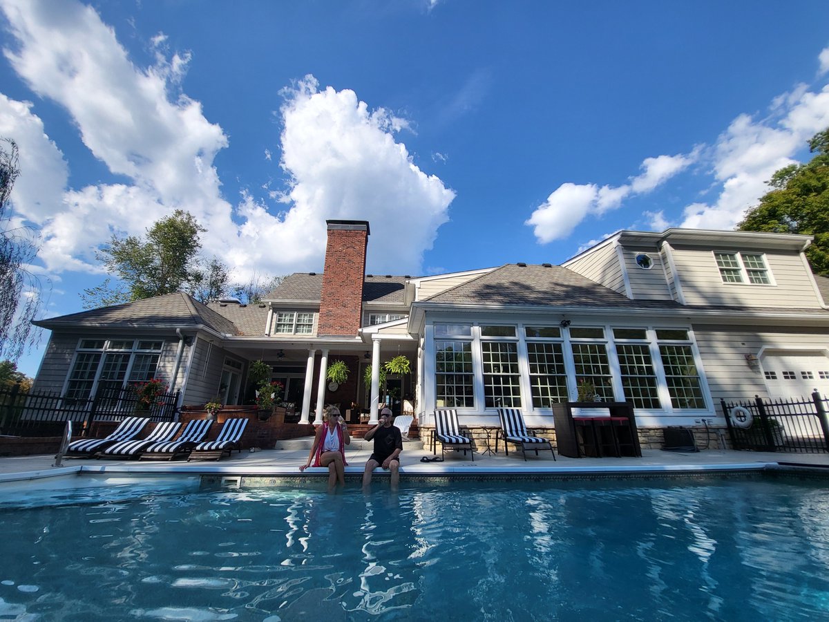 OldhamCoKY's tweet photo. 👉Break up your routine &amp; with an Oldham County weekend getaway! Make reservations NOW to stay at BLUEGRASS COUNTRY ESTATE Bed &amp; Breakfast! This exquisite horse farm has 5 gorgeous rooms, pool &amp; hot tub, theater room &amp; breakfast to die for! 

🤩PLAN HERE: https://t.co/Hn60AI0l1f https://t.co/PEGXGQZElP