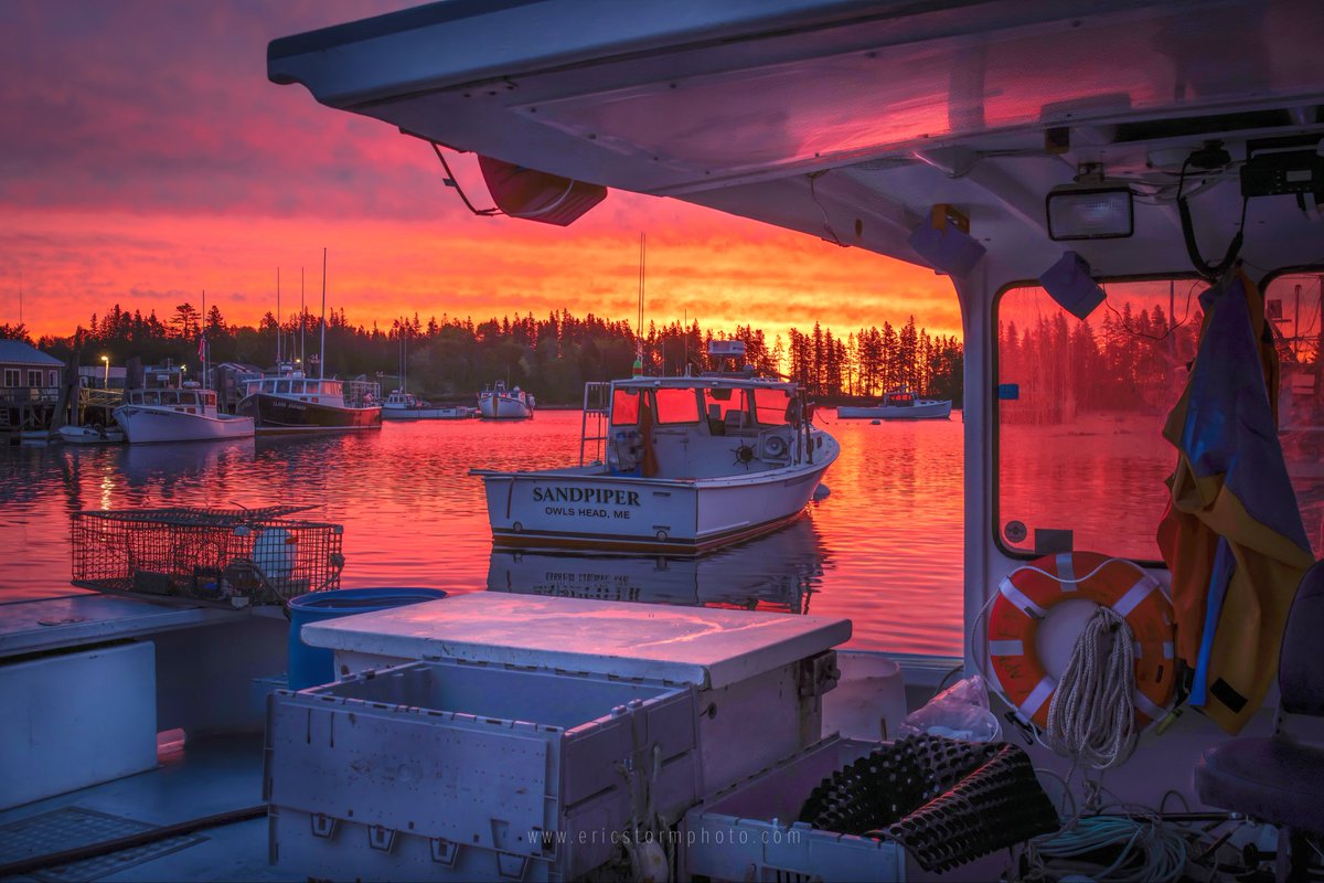 EricJStorm1's tweet photo. The sky was already simmering a deep red when I pulled into the parking area at Owls Head Harbor at 3:50 am, and for the next hour it kept right on going.  
.
@colleenhurleywx @RyanBretonWX @christianbwx @StormHour @visitmaine https://t.co/Gy8SQ7Ssvv