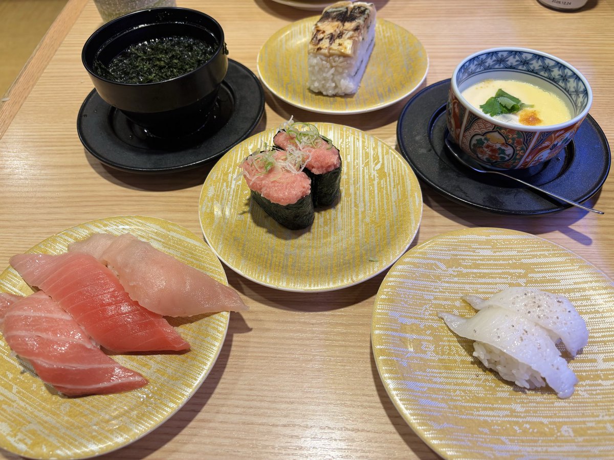 coffeeEvening11's tweet photo. ライブ後のお寿司
炙りトロ鯖にまぐろ尽くし美味しかったー https://t.co/ctHAjEUpxb